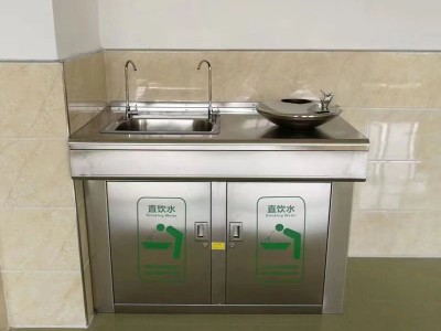 商業廣場增設公共直飲水機，便民舉措獲好評